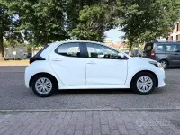 Usata Toyota Yaris Hybrid Active 92 CV (67 kW) 2023 Bianco Berlina