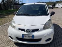 Usata Toyota Aygo Connect Style 68 CV (50 kW) 2012 Bianco Utilitaria