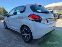 Usata Peugeot 208 Allure 75 CV (55 kW) 2015 Bianco Utilitaria