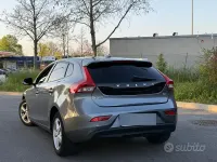 Usata Volvo V40 Business Edition 120 CV (88 kW) 2017 Grigio Berlina