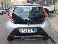 Usata Toyota Aygo 69 CV (50 kW) 2015 Argento Utilitaria