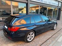 Usata BMW 318 143 CV (105 kW) 2015 Blu Station wagon