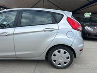 Usata Ford Fiesta 70 CV (51 kW) 2011 Grigio Utilitaria