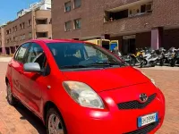 Usata Toyota Yaris 69 CV (50 kW) 2011 Rosso Utilitaria