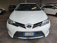 Usata Toyota Auris Hybrid Active 99 CV (72 kW) 2013 Bianco Berlina