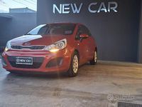 Käytetty Kia Rio EX 85 HP (62 kW) 2012 Punainen Sedan