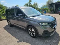 Usata Ford Tourneo 122 CV (89 kW) 2023 Grigio Monovolume