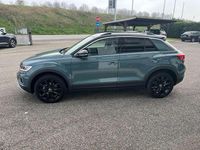 Usata VW T-Roc Life 150 CV (110 kW) 2023 Petroleum blue metallizzato SUV