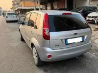 Usata Ford Fiesta Zetec 68 CV (50 kW) 2007 Grigio Utilitaria