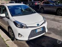 Usata Toyota Yaris Hybrid 75 CV (55 kW) 2013 Bianco Utilitaria