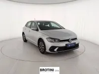 Usata VW Polo Life 80 CV (58 kW) 2023 Grigio metallizzato Utilitaria