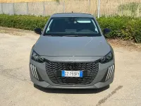 Usata Peugeot 208 Allure 101 CV (74 kW) 2025 Grigio Utilitaria
