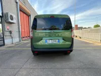 Usata Ford Tourneo Courier Titanium 125 CV (91 kW) 2025 Verde Monovolume