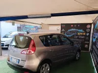 Usata Renault Scénic Luxe 110 CV (80 kW) 2011 Giallo Monovolume