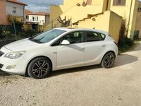 Usata Opel Astra 110 CV (80 kW) 2012 Bianco Berlina