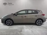 Usata Toyota Auris Hybrid Lounge 99 CV (72 kW) 2016 Grigio Berlina