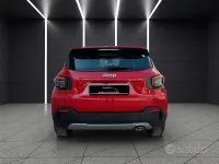 Begagnad Jeep Avenger Altitude 101 HK (74 kW) 2023 Röd SUV