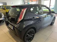 Usata Toyota Aygo Cool 69 CV (50 kW) 2018 Blu scuro metalizzato Utilitaria