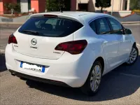 Usata Opel Astra Cosmo 140 CV (102 kW) 2011 Bianco Berlina