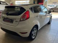 Usata Ford Fiesta 75 CV (55 kW) 2015 Bianco Utilitaria