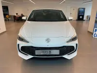 Nuova MG MG3 Luxury 194 CV (142 kW) 2026 Dover white Utilitaria