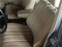 Usata Mercedes E300 72 CV (52 kW) 1984 Grigio Berlina