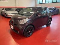 Begagnad Toyota iQ 68 HK (50 kW) 2009 Lila Halvkombi