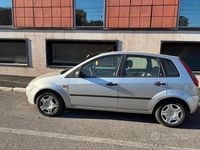 Usata Ford Fiesta 68 CV (50 kW) 2003 Grigio Utilitaria