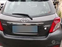 Usata Toyota Yaris 90 CV (66 kW) 2012 Grigio Utilitaria