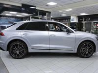 Usata Audi Q8 S-Line 286 CV (210 kW) 2024 Argento satellite SUV