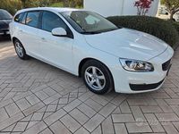 Usata Volvo V60 120 CV (88 kW) 2017 Bianco Station wagon