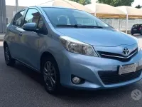 Usata Toyota Yaris Active 69 CV (50 kW) 2014 Blu Utilitaria