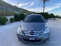 Usata Mercedes B180 Executive 109 CV (80 kW) 2011 Antracite metallizzato Utilitaria
