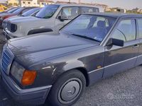 Usata Mercedes E200 1989 Nero Berlina