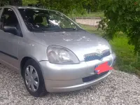 Usata Toyota Yaris 68 CV (50 kW) 2000 Grigio Utilitaria