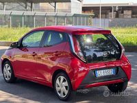Usata Toyota Aygo 69 CV (50 kW) 2015 Rosso Utilitaria