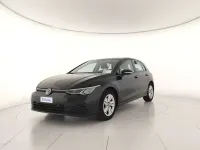 Usata VW Golf VIII Life 110 CV (80 kW) 2024 Grenadill black metallizzato Berlina