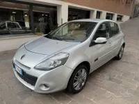 Usata Renault Clio Luxe 101 CV (74 kW) 2011 Grigio Utilitaria
