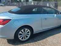 Usata Opel Cascada Cosmo 170 CV (125 kW) 2016 Bluazzurro Cabrio