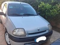 Usata Renault Clio II 58 CV (42 kW) 2000 Grigio Utilitaria