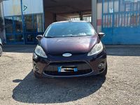 Usata Ford Fiesta Titanium 95 CV (69 kW) 2011 Marrone Utilitaria