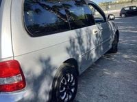 Usata Kia Carnival EX 145 CV (106 kW) 2004 Grigio Monovolume