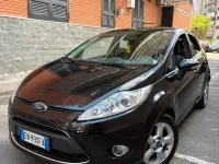 Usado Ford Fiesta Titanium 69 HP (50 kW) 2013 Cinzento Citadino