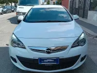 Usata Opel Astra GTC Cosmo 110 CV (80 kW) 2014 Bianco Berlina
