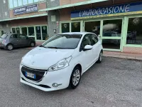 Usata Peugeot 208 Active 67 CV (49 kW) 2013 Bianco Utilitaria