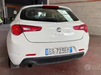 Usata Alfa Romeo Giulietta Exclusive 105 CV (77 kW) 2013 Bianco Utilitaria