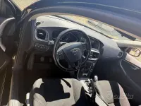 Usata Volvo V40 115 CV (84 kW) 2012 Nero Utilitaria