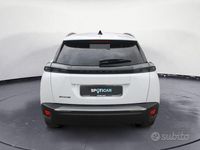 Usata Peugeot 2008 Allure 102 CV (75 kW) 2025 Bianco SUV
