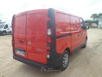 Usata Opel Vivaro 145 CV (106 kW) 2019 Rosso Monovolume