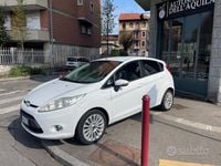 Usata Ford Fiesta Titanium 68 CV (50 kW) 2009 Bianco Utilitaria